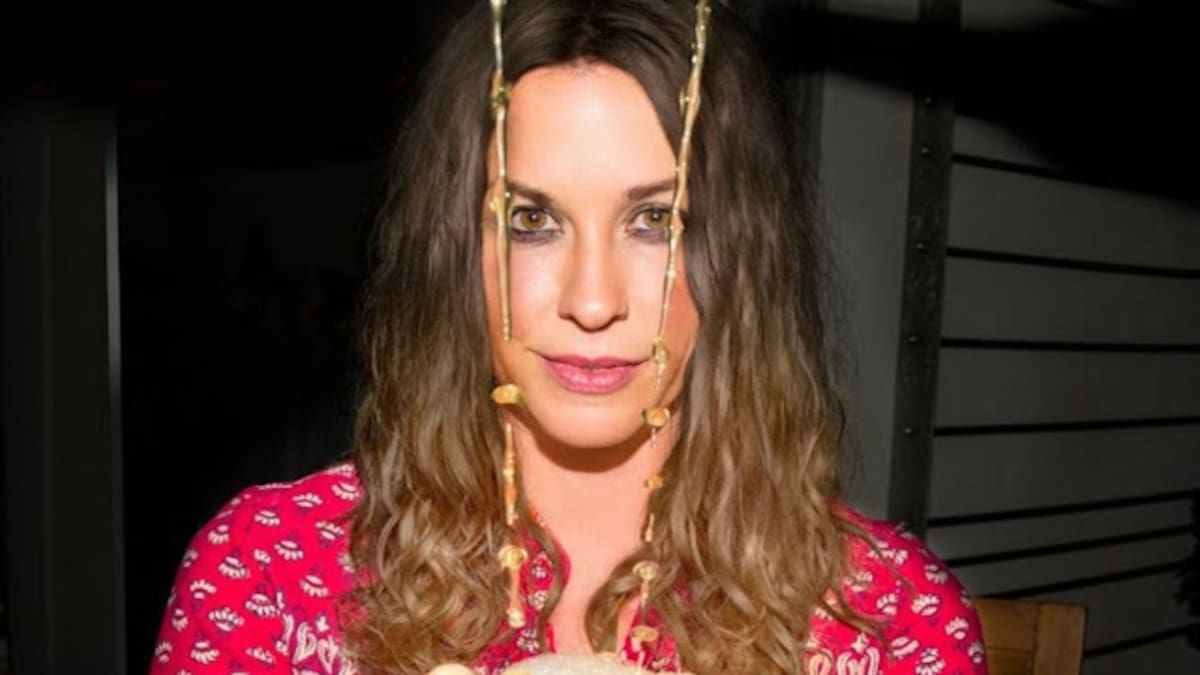 Alanis Morissette estrena 'Reasons I Drink'