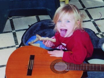 Billie Eilish comparte y comenta las fotos más tiernas de su infancia en su propio libro