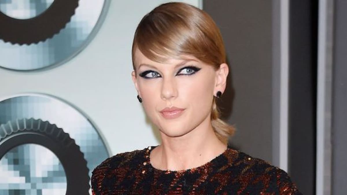 Taylor Swift recibió el año muy cerca de Calvin Harris