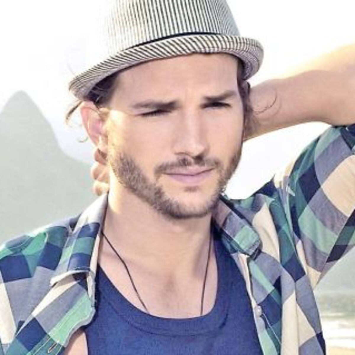 ¡Ashton Kutcher en 40 Principales!