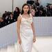 Irina Shayk da el cante en la Met Gala 2023 con estos zapatos