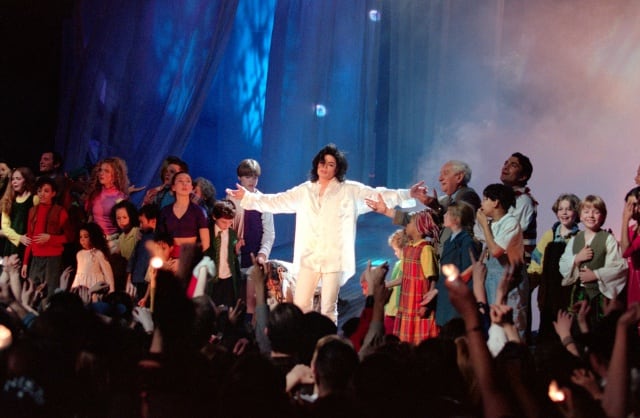 Michael Jackson, durante su actuación en los Brit Awards de 1996.