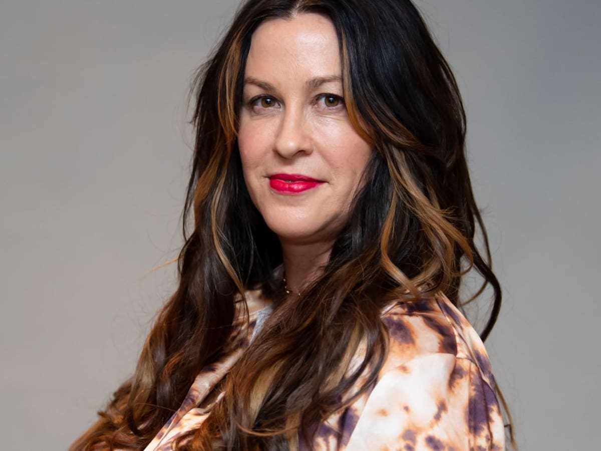 Alanis Morissette denuncia fraude, amenazas y chantaje de sus exrepresentantes