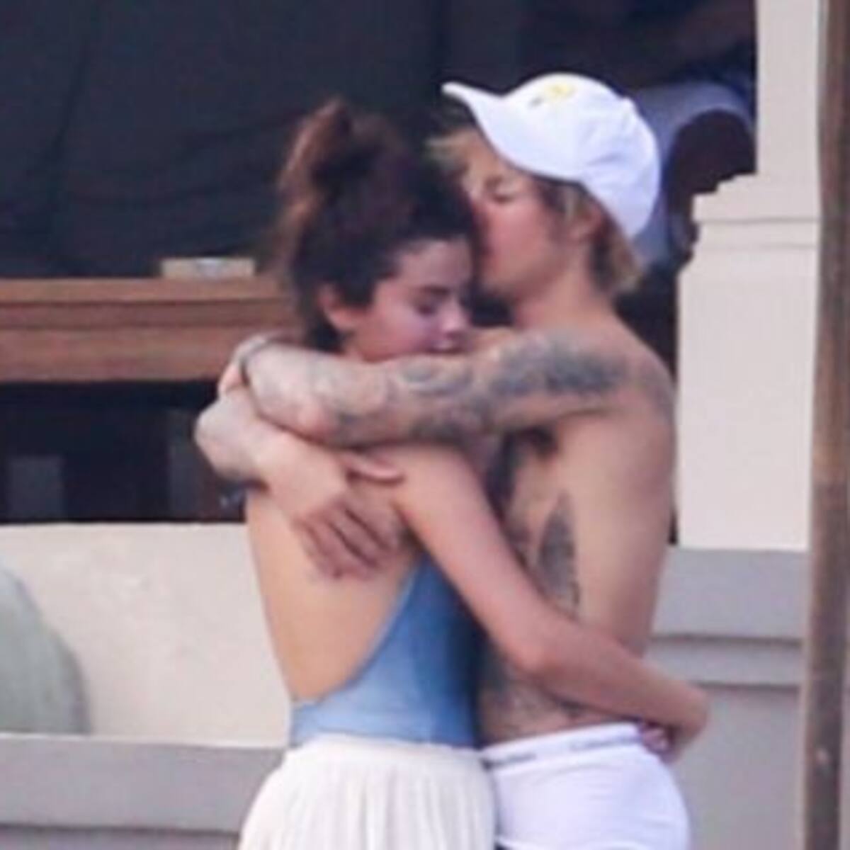 El apasionado beso de Justin Bieber y Selena Gómez