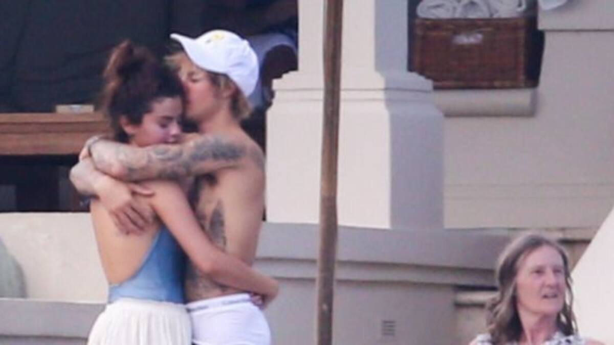 El apasionado beso de Justin Bieber y Selena Gómez