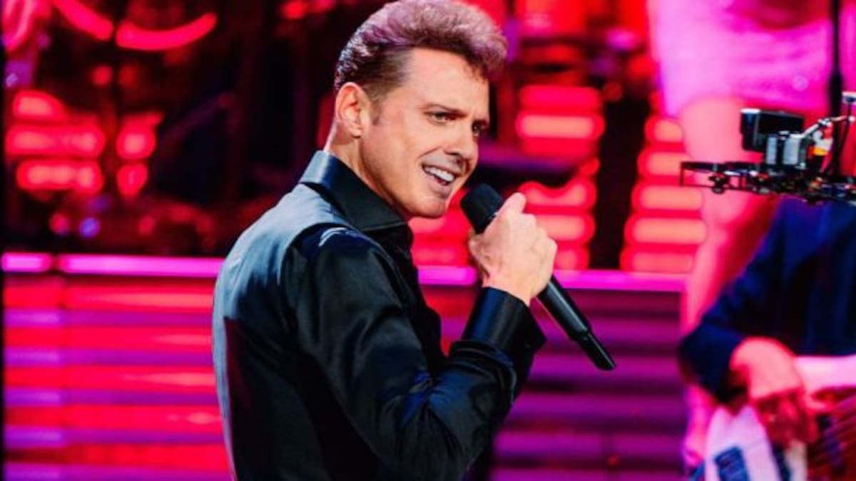 Luis Miguel se cayó en el escenario y asustó a todos