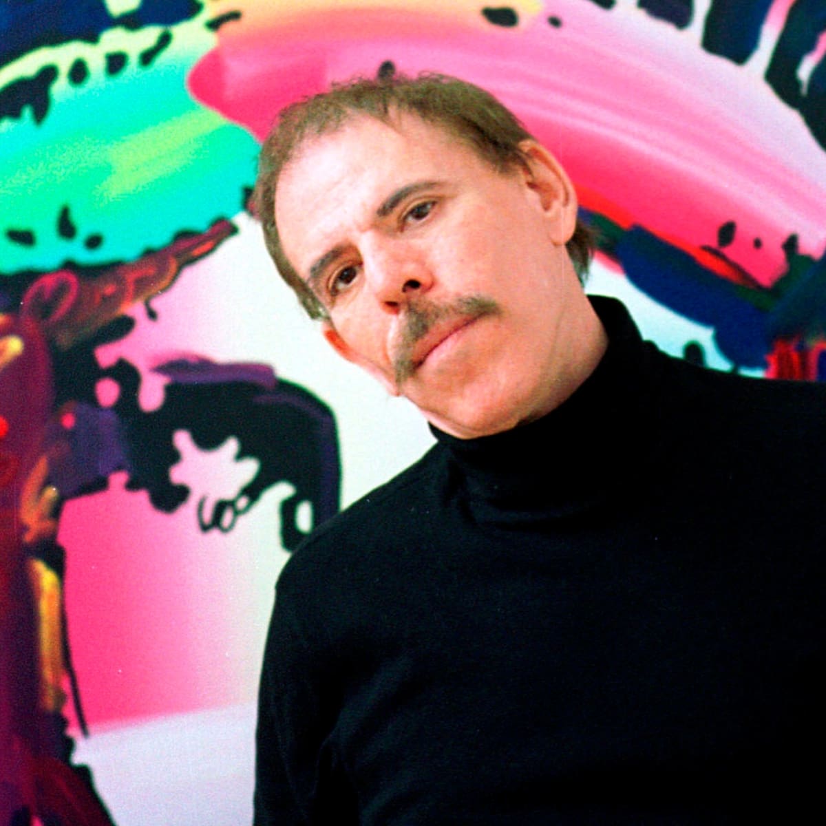 Muere Peter Max a los 88 años, el artista que retrató a Jimi Hendrix o Taylor Swift y recibió la llamada de John Lennon para ‘Yellow Submarine’