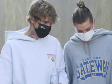 Una sensual foto de Justin Bieber y Hailey Bieber en la cama es la portada de Vogue Italia