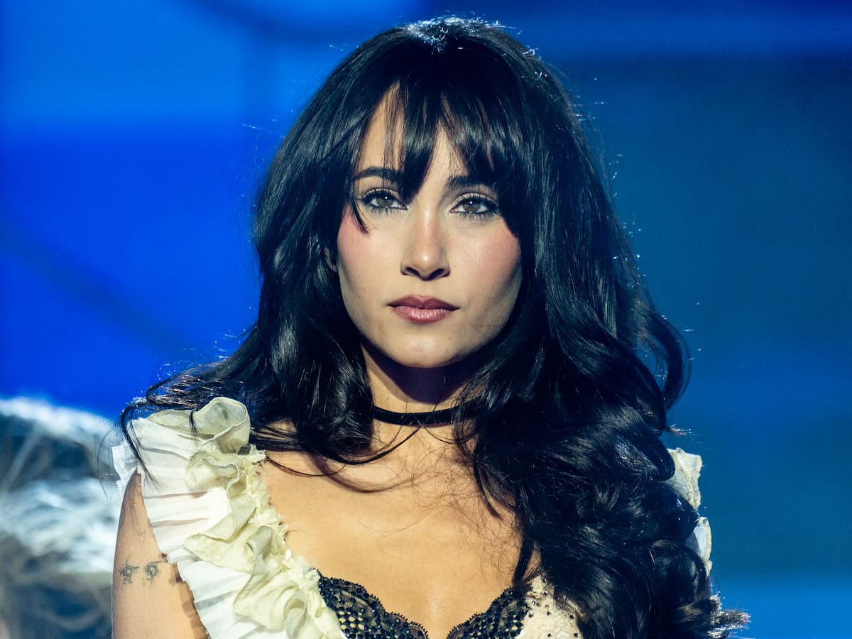 Aitana canta 'Superestrella', luce la segunda estrella de campeones en el pecho y levanta la Copa del Mundo