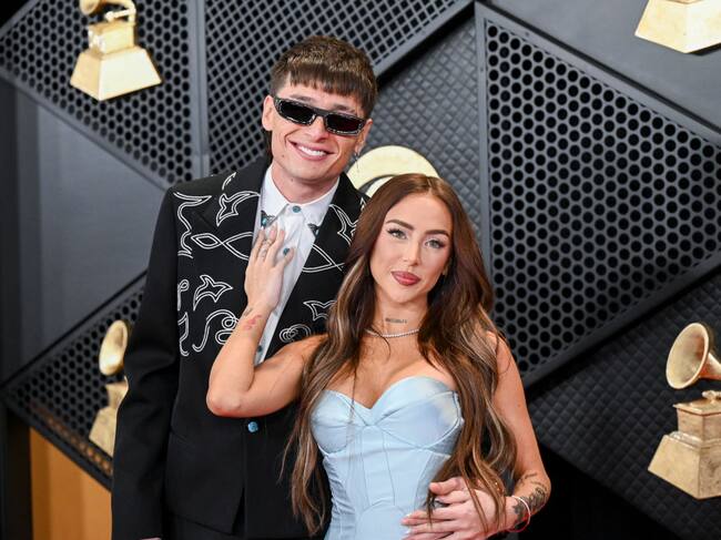 Peso Pluma y Nicki Nicole en los GRAMMYs 2024