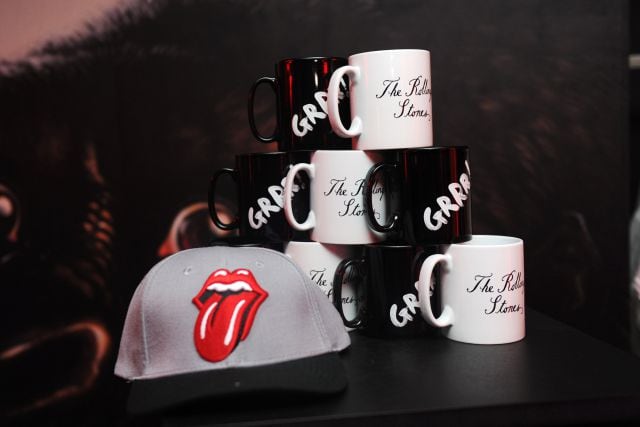 Merchandising de The Rolling Stones. / Foto: Dave J Hogan/Getty Images.