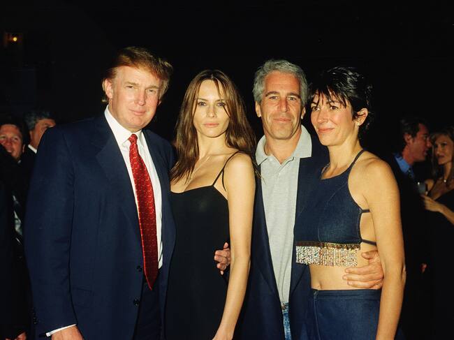 Jeffrey Epstein y Ghislaine Maxwell junto a Donald Trump y Melania Trump