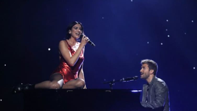 Dua Lipa y Pablo Alborán sorprenden cantando juntos 'Homesick' en LOS40 Music Awards | Música | LOS40