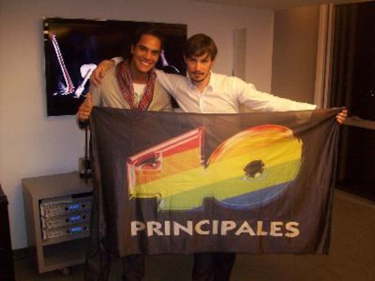 Emma presentó "amor loco" para los oyentes de 40 Principales