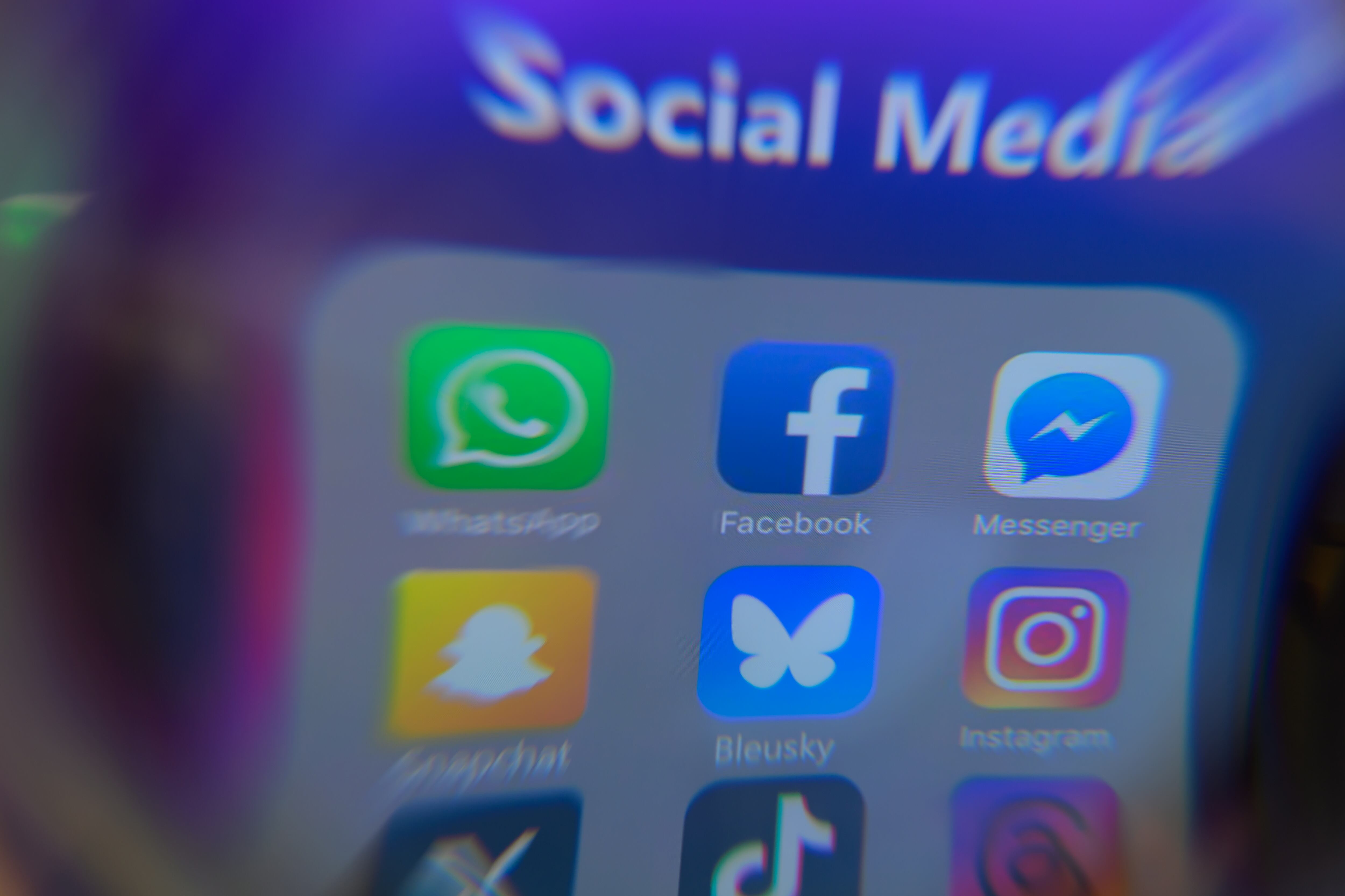 Imagen distorsionada de distintas redes sociales.