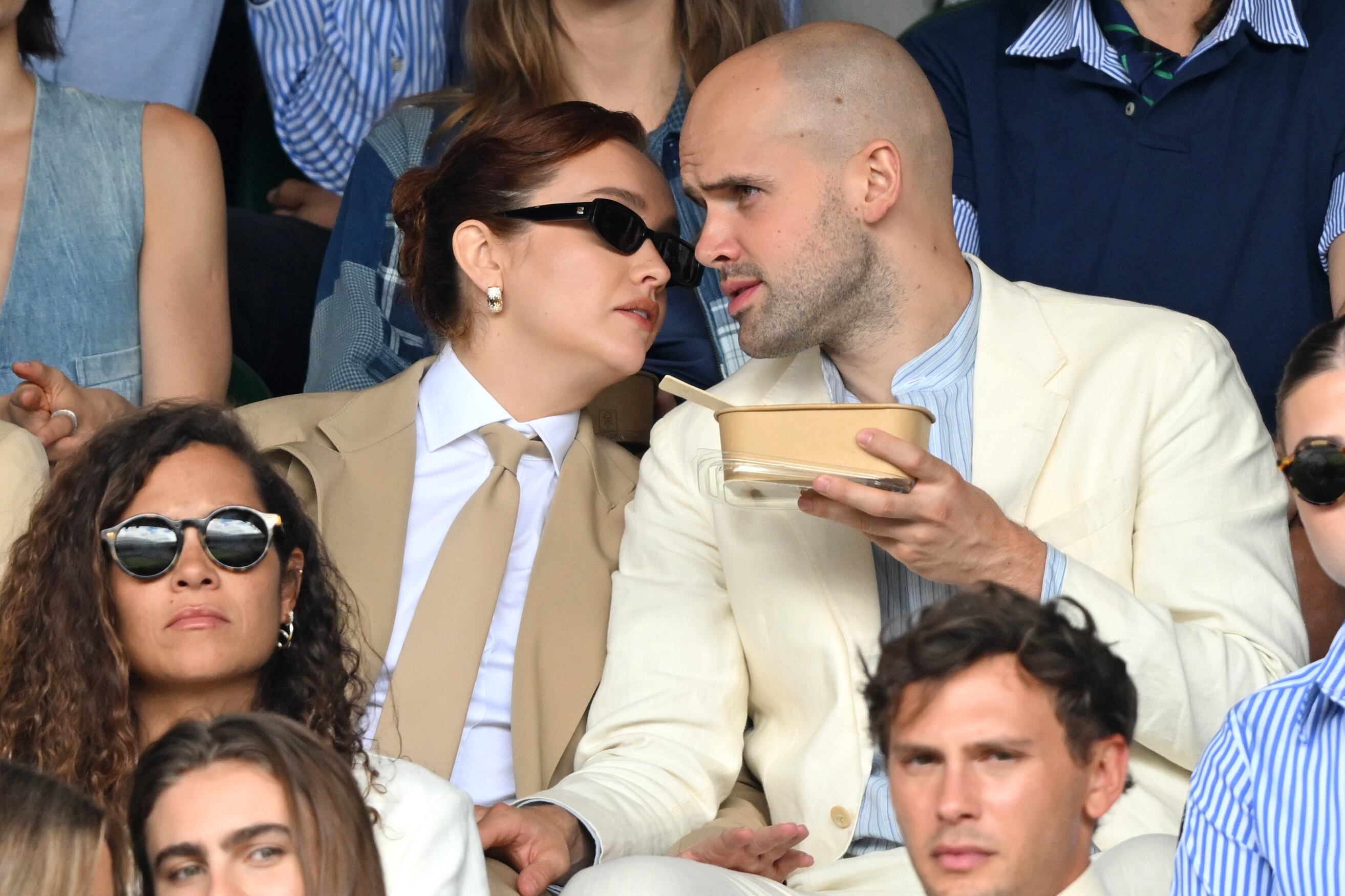 Otra de las parejas de cine que se han dejado ver por Wimbledon ha sido la de Olivia Cooke y Ralph Davis. Los actores que se conocieron en el rodaje de 'La casa del dragón' se mostraron muy cómplices.