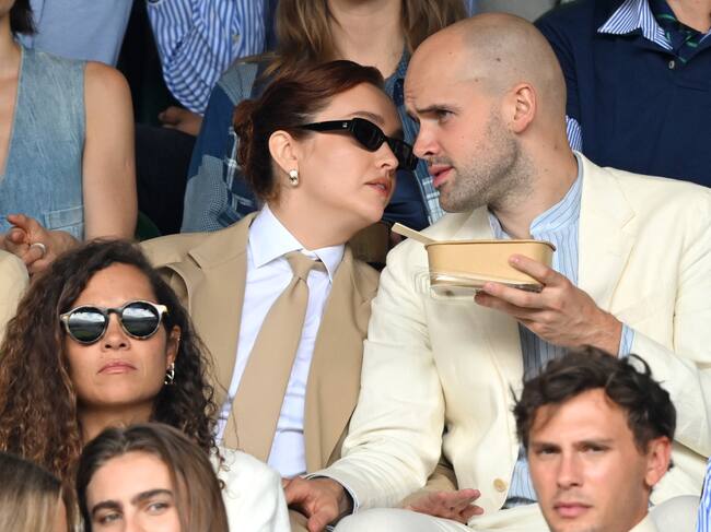 Otra de las parejas de cine que se han dejado ver por Wimbledon ha sido la de Olivia Cooke y Ralph Davis. Los actores que se conocieron en el rodaje de 'La casa del dragón' se mostraron muy cómplices.
