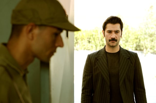 El actor Uğur Güneş en la serie &#039;Tierra amarga&#039;