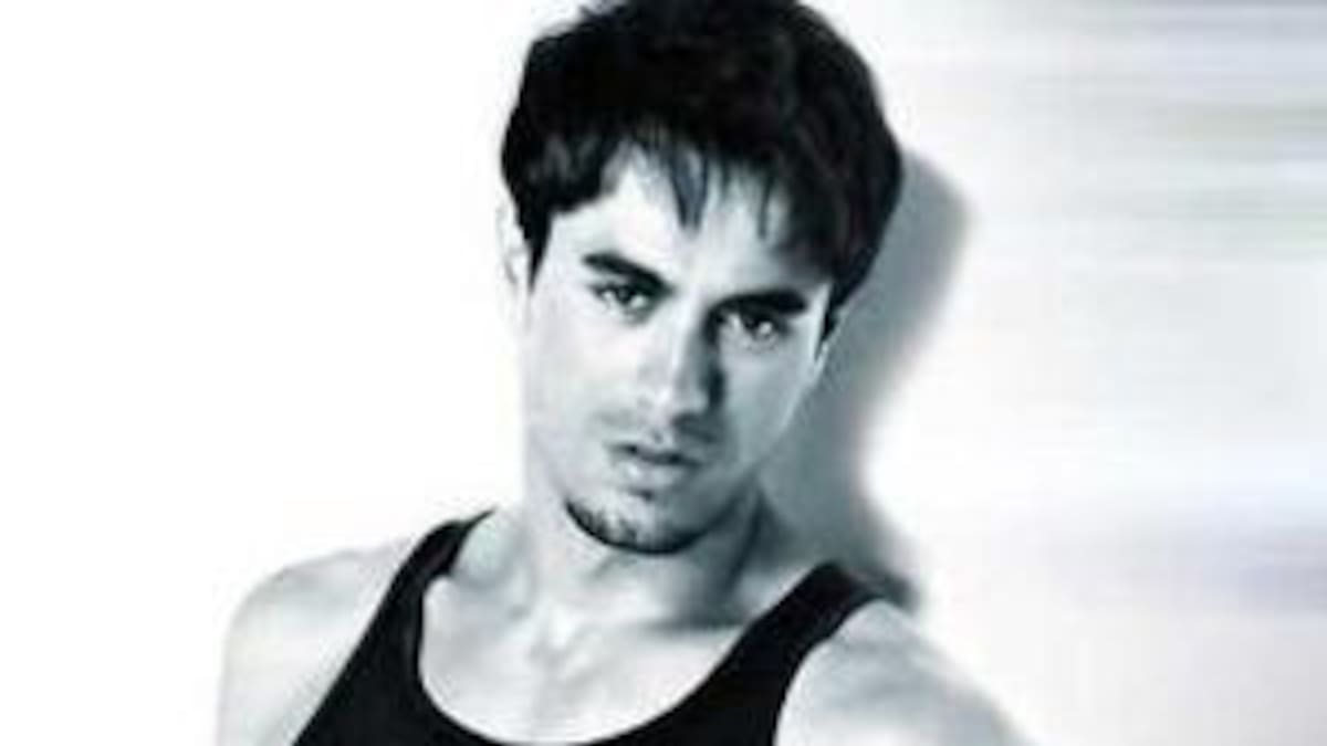 Enrique Iglesias se masturba en un videoclip censurado en el 2000