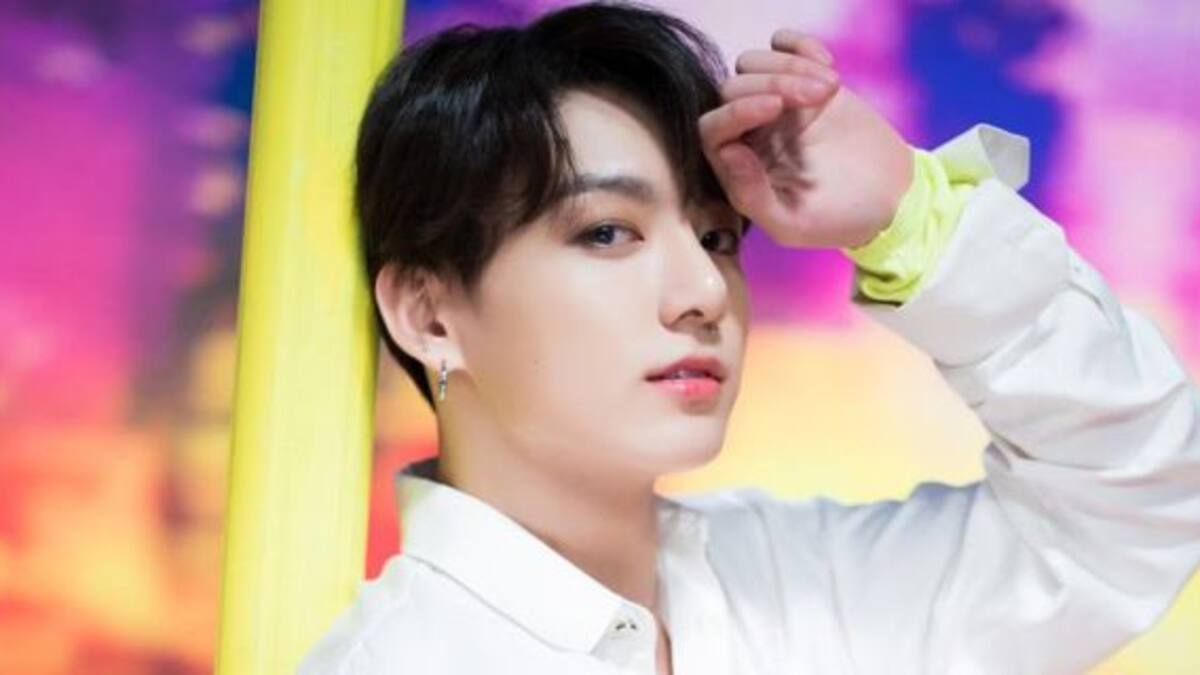 Jungkook de BTS estrena nuevo y colorido look