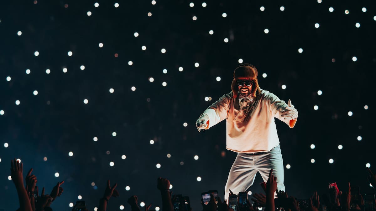 Así es como Bad Bunny contesta a las críticas sobre sus invitadas en la casita en su tercera noche en Madrid