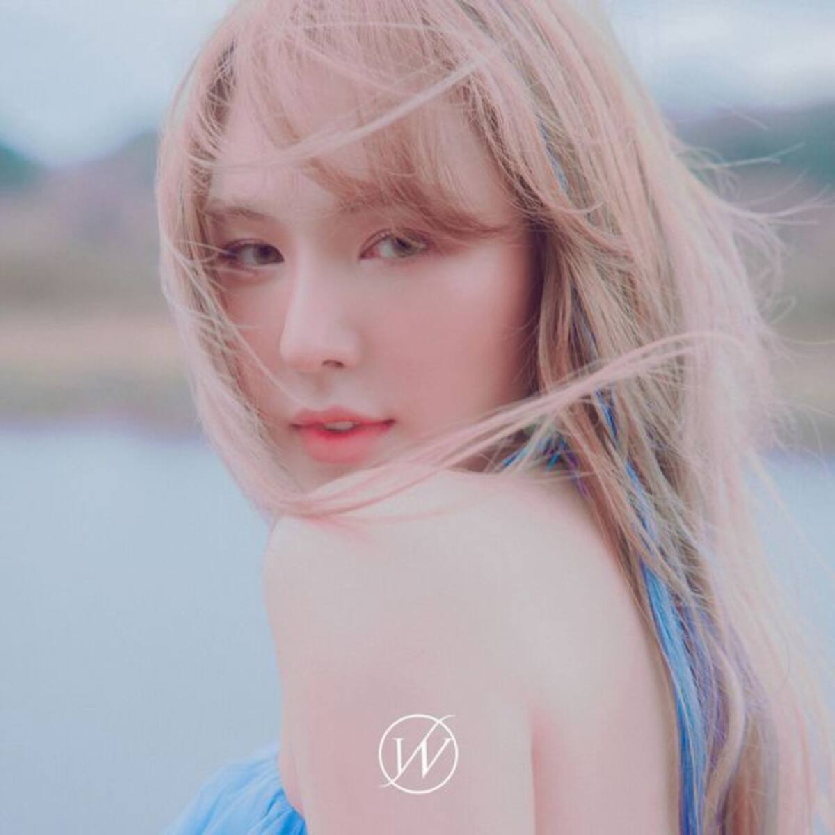 WENDY nos invita a un viaje con LIKE WATER
