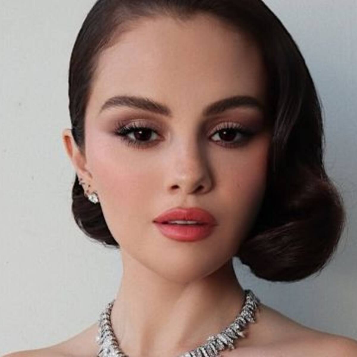 El amor llegó a los Golden Globes con Selena Gómez y Benny
