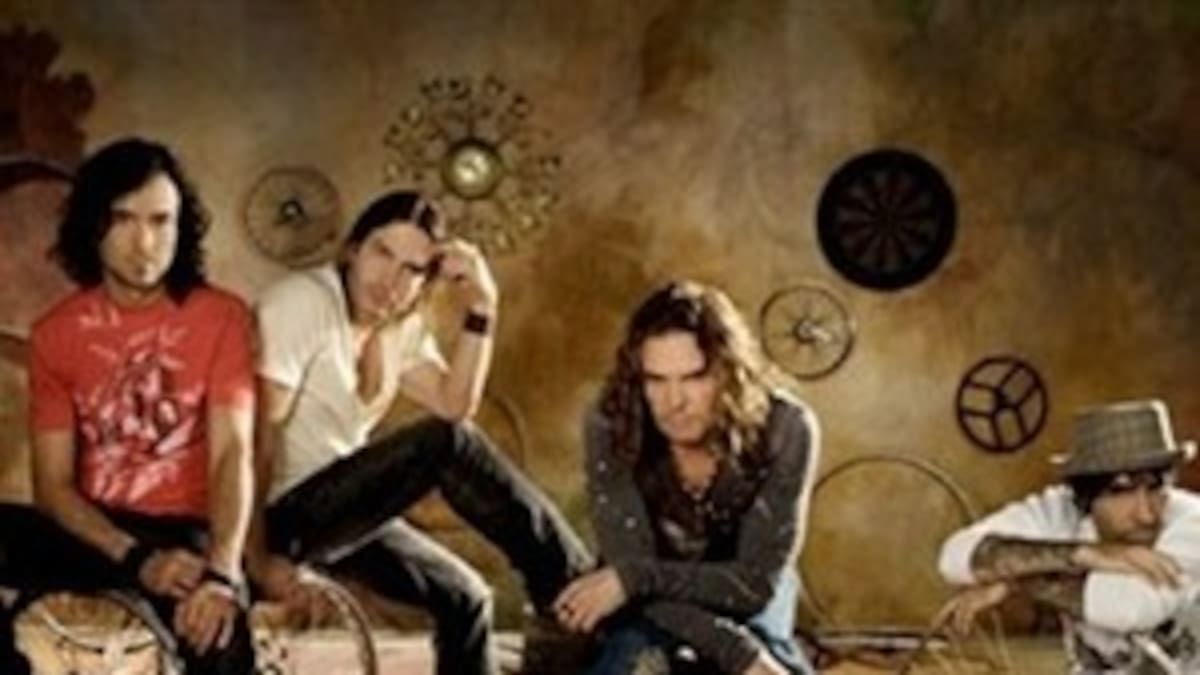 Maná y JLo se anclan en el número 1 de ventas