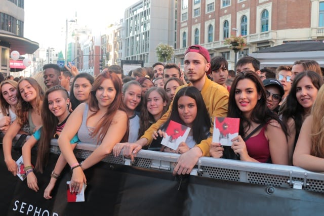 Seguidores de Rihanna esperando su llegada en Callao.