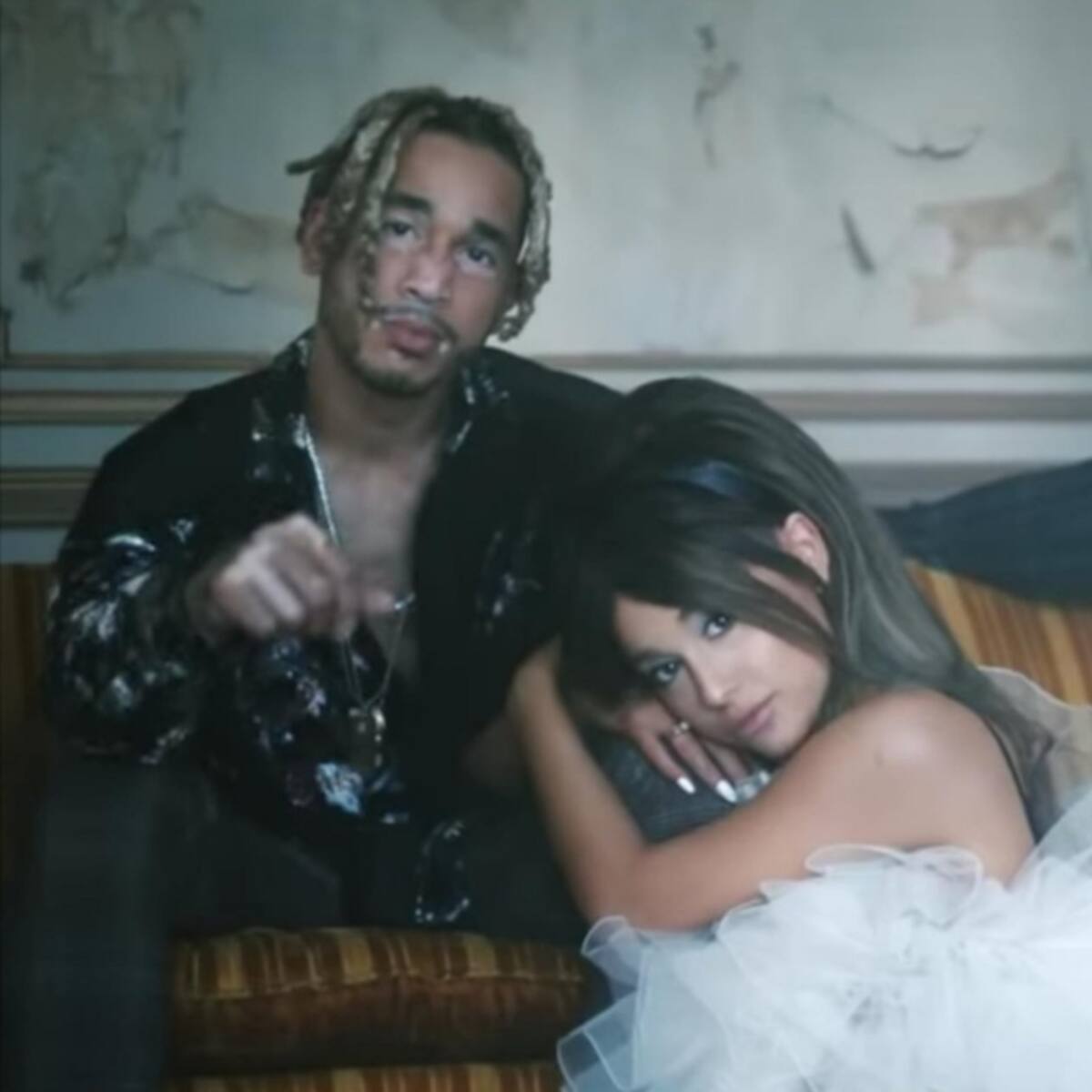 Ariana Grande estrena "Boyfriend" junto a Social House
