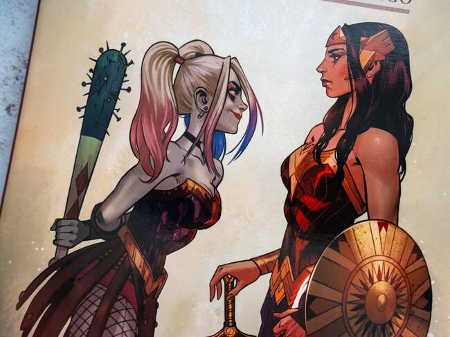 Wonder Woman / Supergirl / DC Comics