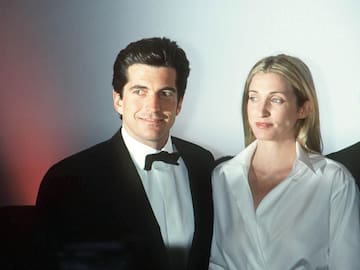 Verdades y mentiras de 'Love Story': la historia de amor real de John F. Kennedy Jr. y Carolyn Bessette que acaparó titulares en los 90