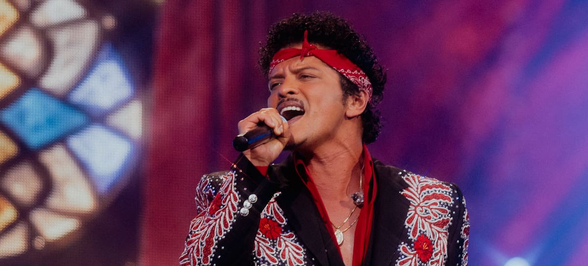 Bruno Mars en la primera noche de su concierto en el estadio Metropolitano de Madrid. / Daniel Ramos