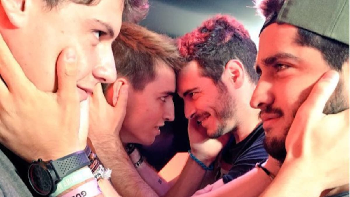 ¡Stone y MegaGlowen se enfrentan a la Batalla de Gallos!