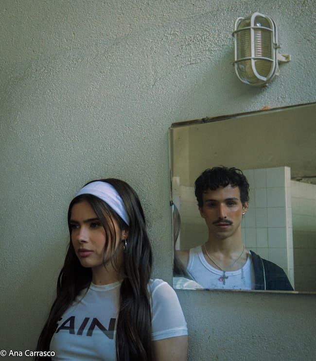 Mayo y Mar Lucas se unen por primera vez en una nueva colaboración muy personal, titulada 'Decírtelo'.