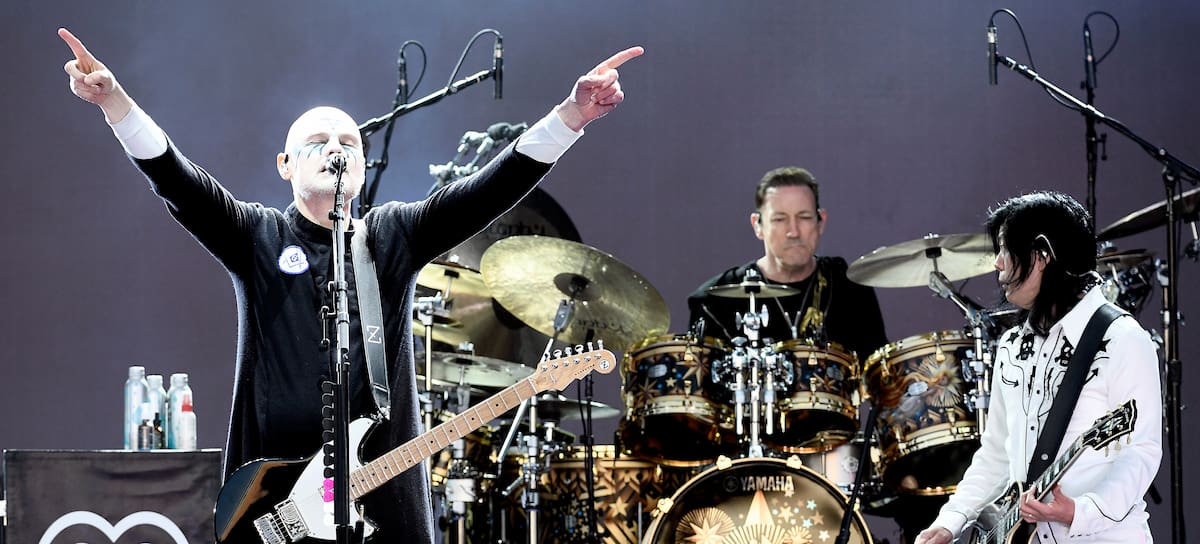 Billy Corgan, Jimmy Chamberlin y James Iha, miembros de The Smashing Pumpkins, durante una actuación en Napa, California, en 2023.