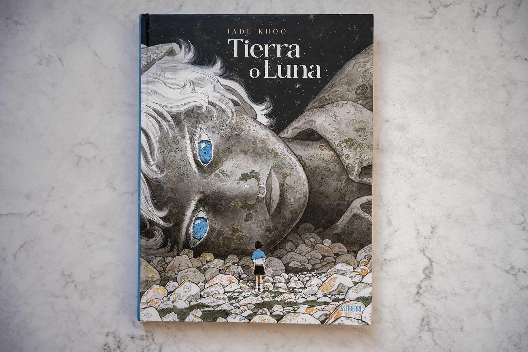 Tierra o Luna de Jade Khoo