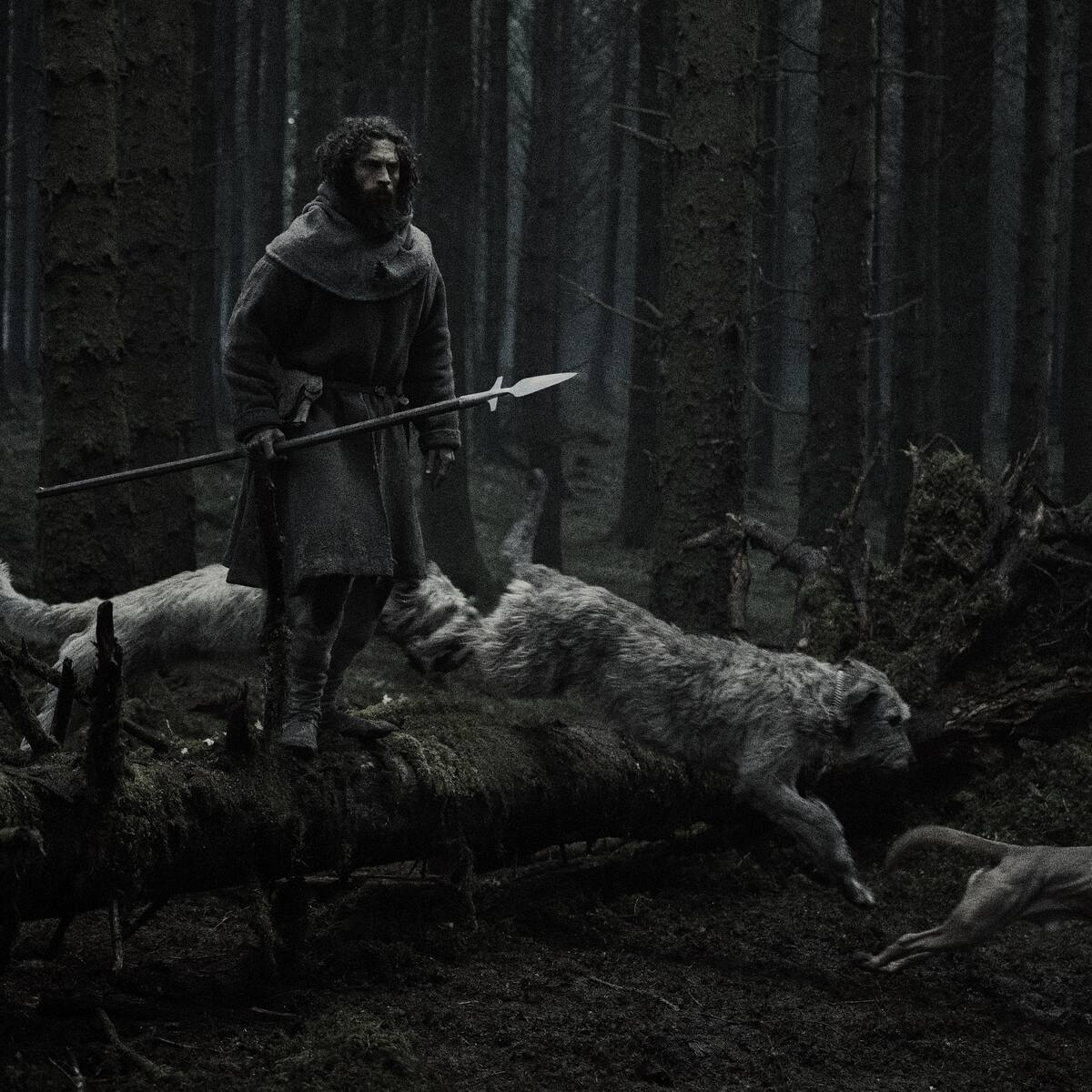 El 'Werwulf' de Robert Eggers ya tiene tráiler en español: Así es 'Licántropo', su próxima película tras 'Nosferatu'