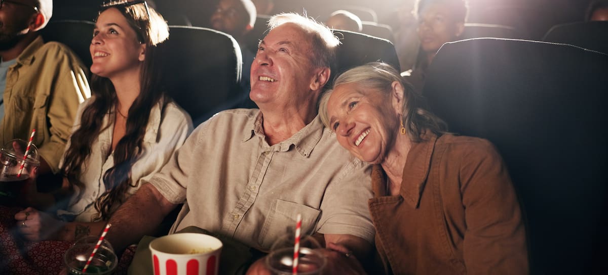Unos espectadores disfrutando de una película. / Getty