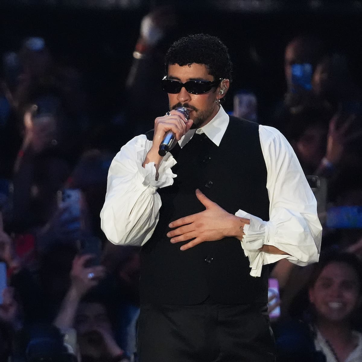 Una especialista en educación musical desvela qué artistas enseñan y qué artistas intoxican: De Bad Bunny y Rosalía a JC Reyes y Karina