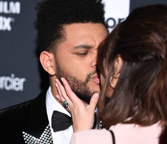 Primer beso público de Selena Gomez y The Weeknd.