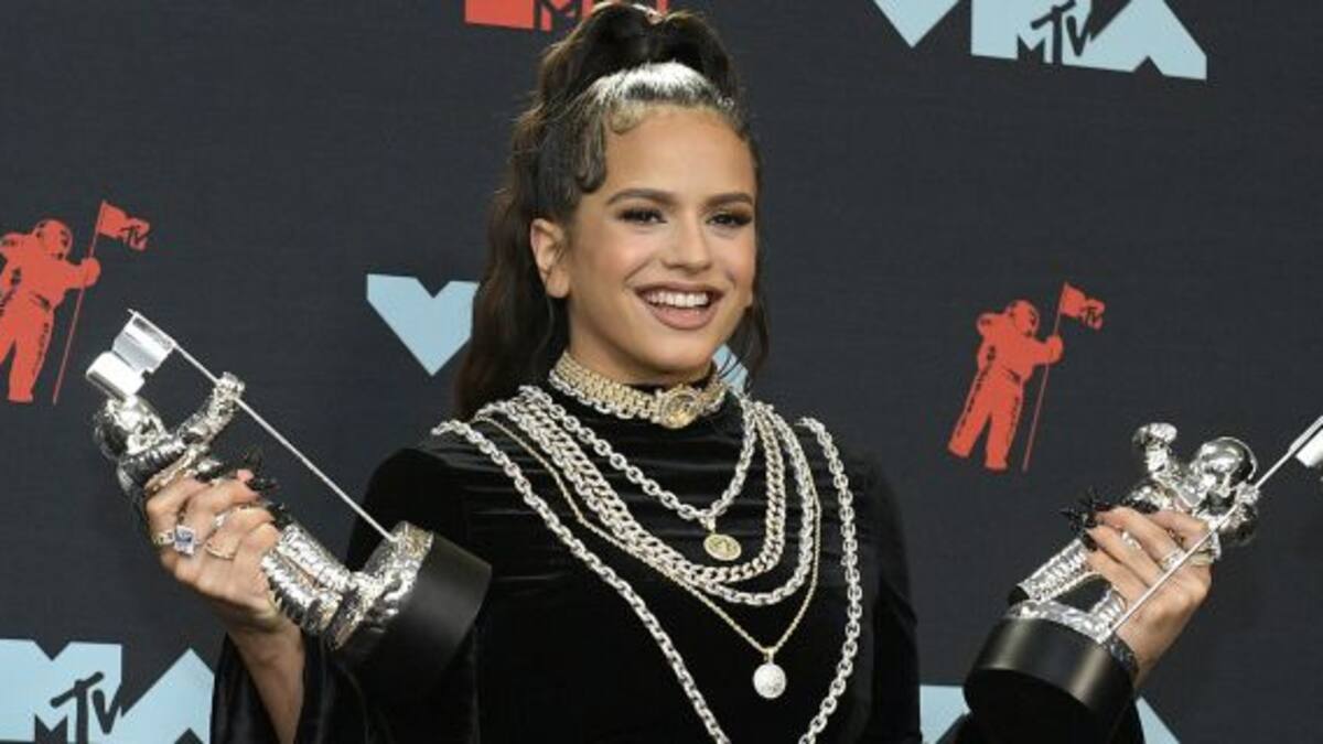 ¡Rosalía hizo historia en los VMAs!