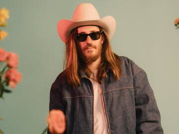 Carlos Sadness reflexiona sobre creatividad en ‘El ruido de las estrellas’: “Hay un punto casi de vuelta a los valores católicos, más allá de Rosalía”