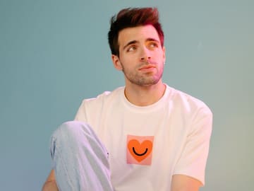 Julen reviu el pop dels 2000 amb 'Mariokart'