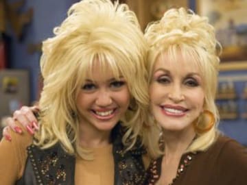 Miley Cyrus felicita el cumpleaños a Dolly Parton con este emotivo recuerdo de Hannah Montana