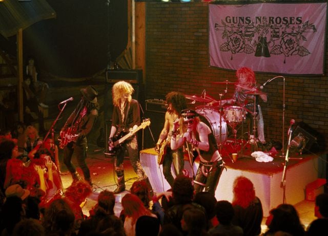 Stradlin, Duff McKagan, Axl Rose, Slash y Steven Adler durante una actuación en 1986.