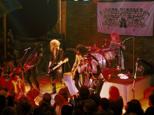 Stradlin, Duff McKagan, Axl Rose, Slash y Steven Adler durante una actuación en 1986.
