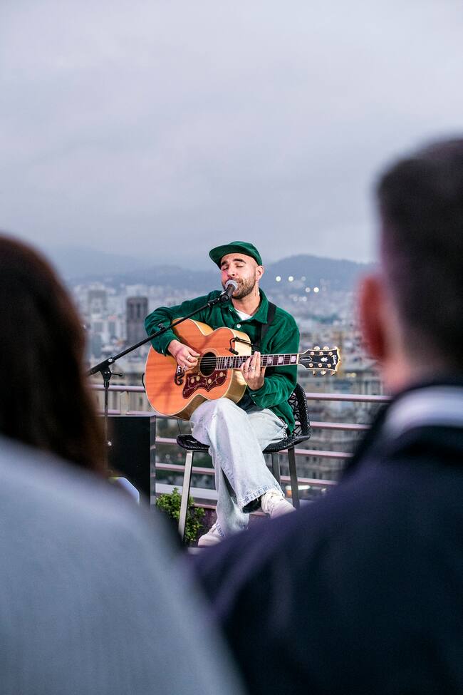 La voz del catalán se elevó sobre la tarde-noche de la Ciudad Condal.