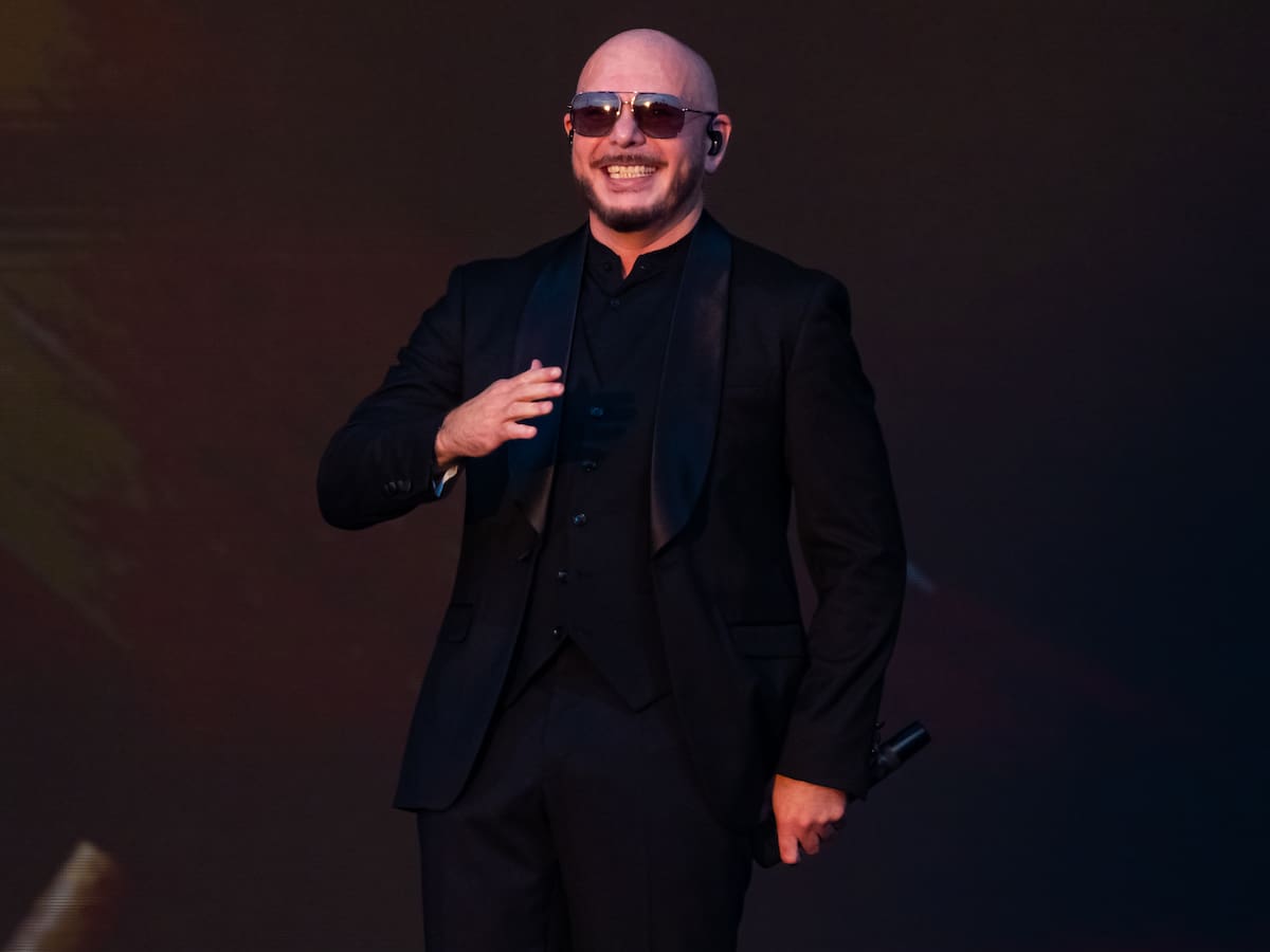 Pitbull bate un Récord Guinness gracias a miles de calvas postizas