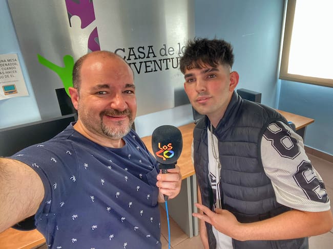 Erik en la grabación de LOS40 Play Talavera desde la Casa de la Juventud